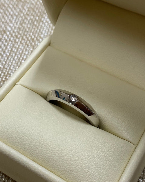 14K White Gold Diamond Knife-Edge Ring