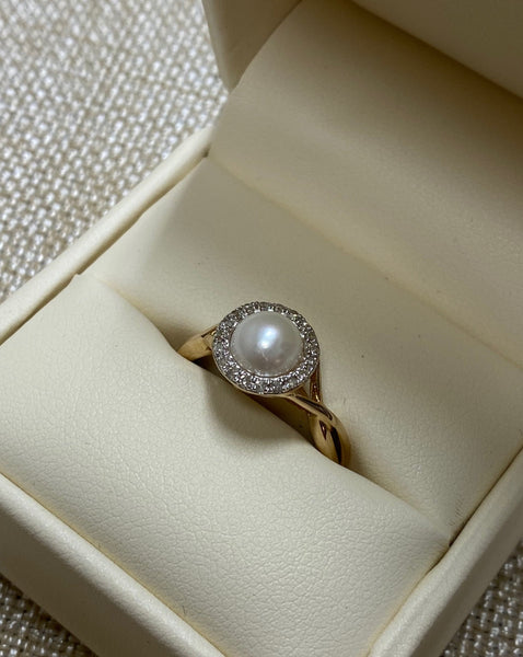 10K Yellow Gold .15tw Diamond and FW Pearl Ring