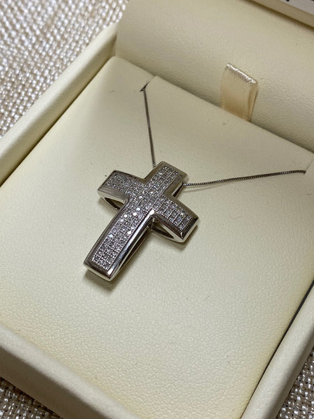 10K White Gold .25tw Diamond Cross Necklace